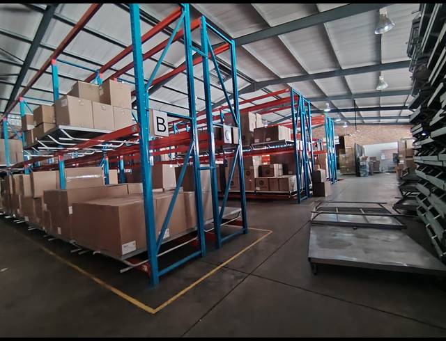 1,000M² WAREHOUSE TO LET IN STEELEDALE